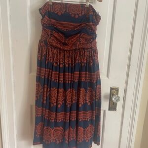 Chic Strapless Dress in Navy and Red